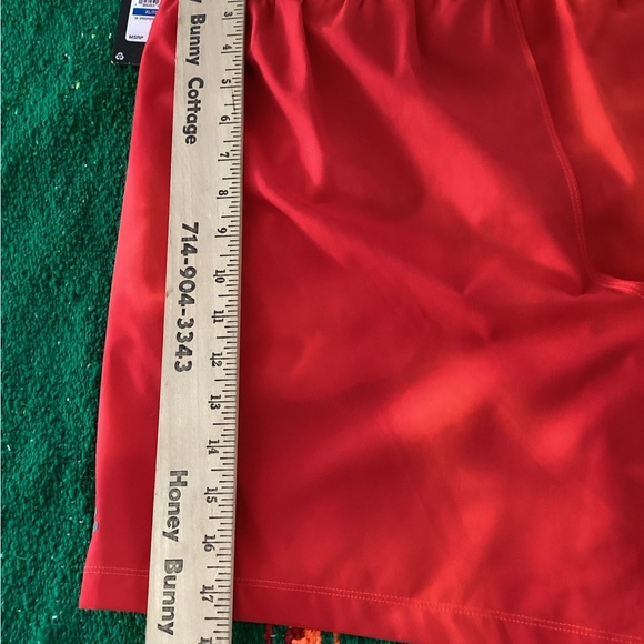 NWT-UNDER ARMOUR Men's UA Speedpocket 7" Wash Shorts NWT Orange SIZE: XL
K1 - Picture 7 of 7